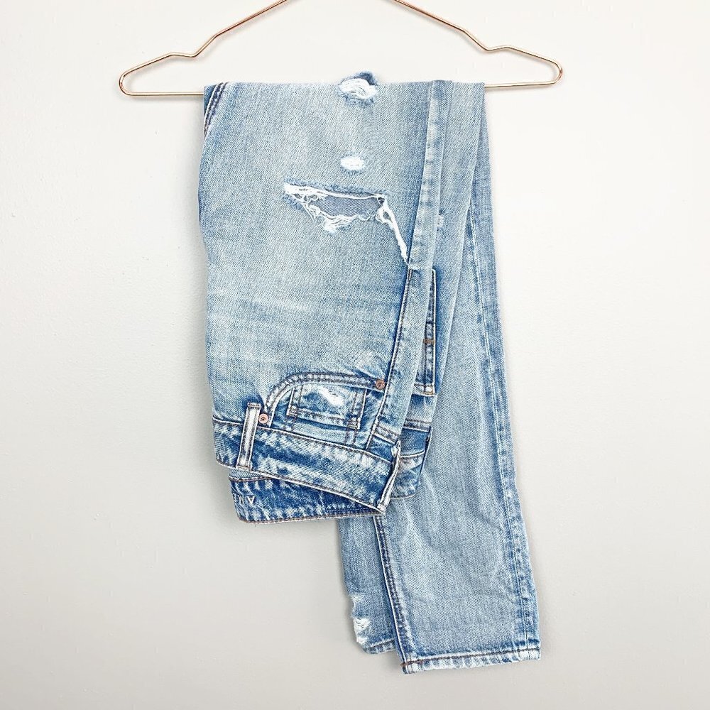 American Eagle Outfitter Tomgirl Light Wash Distressed Jeans Size 2R